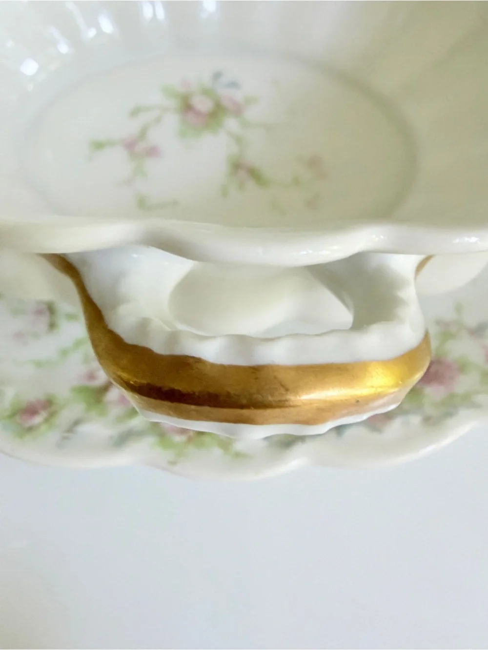 Theodore Haviland Limoges Schleiger 142 gravy boat with attached underplate 1903